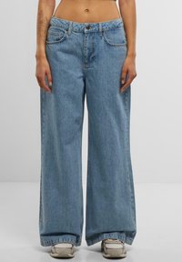 Свободные джинсы Свободные джинсы