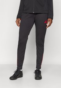 Спортивный костюм Спортивный костюм