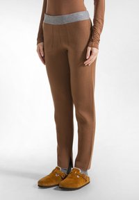 Прямые брюки Прямые брюки