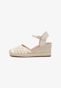 Туфли на танкетке Туфли на танкетке