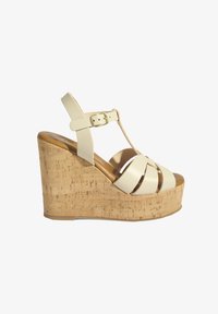 Босоножки на каблуке Босоножки на каблуке