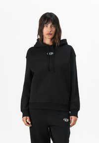 Пуловер с капюшоном Пуловер с капюшоном