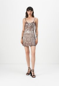 Короткое платье Короткое платье