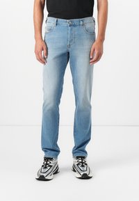 Прямые джинсы Прямые джинсы