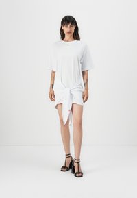 Короткое платье Короткое платье