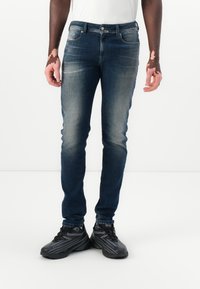 Прямые джинсы Прямые джинсы