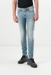 Узкие джинсы Узкие джинсы