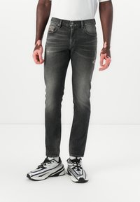 Прямые джинсы Прямые джинсы