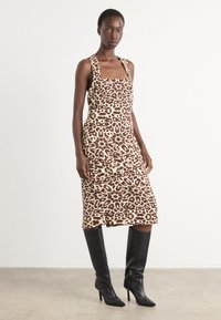 Платье футляр Платье футляр