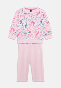 Спортивный костюм Спортивный костюм