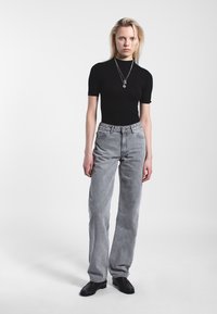 Прямые джинсы Прямые джинсы