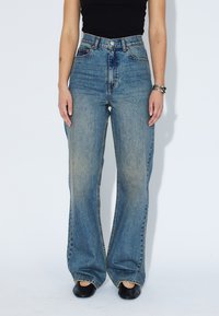 Прямые джинсы Прямые джинсы