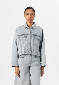 Джинсовая куртка Джинсовая куртка