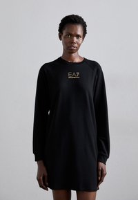 Спортивное платье Спортивное платье