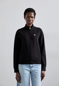 Спортивная толстовка Спортивная толстовка