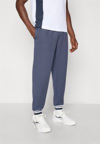 Спортивные штаны Спортивные штаны