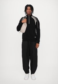 Спортивная кофта Спортивная кофта