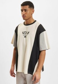 Футболка Футболка