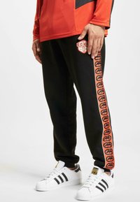 Спортивные штаны Спортивные штаны