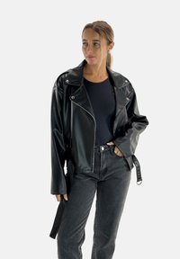 Кожаная куртка Кожаная куртка