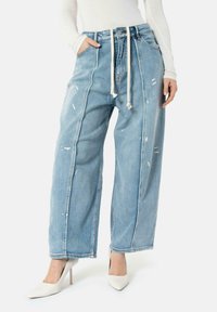 Свободные джинсы Свободные джинсы