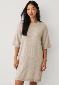 Вязаное платье Вязаное платье