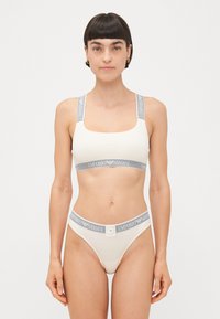 Бюстгальтер без косточек Бюстгальтер без косточек