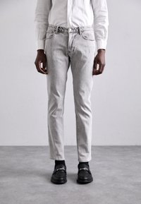 Узкие джинсы Узкие джинсы