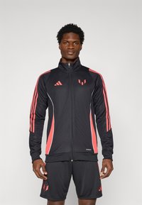 Спортивная куртка Спортивная куртка