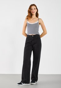 Топ на бретельках Топ на бретельках