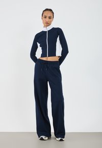 Спортивная куртка Спортивная куртка