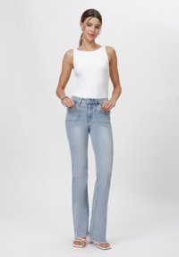 Клешеные джинсы Клешеные джинсы