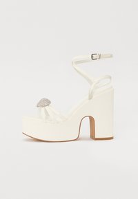 Сандалии Сандалии