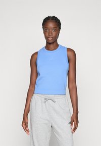 Спортивный топ Спортивный топ