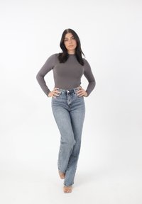 Прямые джинсы Прямые джинсы