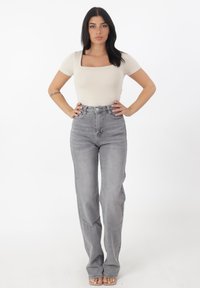 Прямые джинсы Прямые джинсы