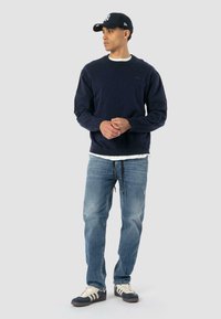 Прямые джинсы Прямые джинсы