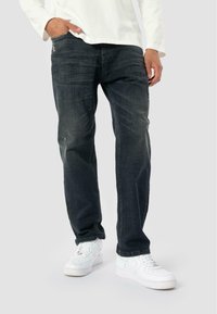 Прямые джинсы Прямые джинсы