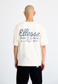 Футболка Футболка