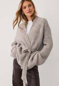 Длинный кардиган Длинный кардиган