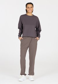 Спортивный костюм Спортивный костюм