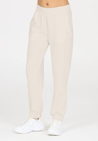 Спортивный костюм Спортивный костюм