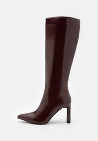 Высокие сапоги Высокие сапоги