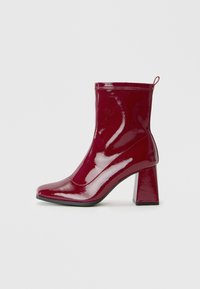 Высокие сапоги Высокие сапоги