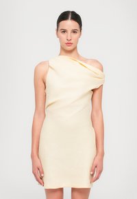 Короткое платье Короткое платье