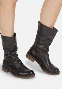 Полусапожки на платформе Полусапожки на платформе