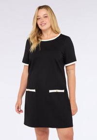 Короткое платье Короткое платье