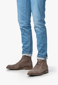 Ботинки на шнуровке Ботинки на шнуровке