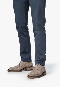 Ботинки на шнуровке Ботинки на шнуровке