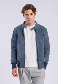 Куртка бомбер Куртка бомбер